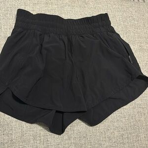 Lululemon Tracker Low-Rise Lined Short 4 inches